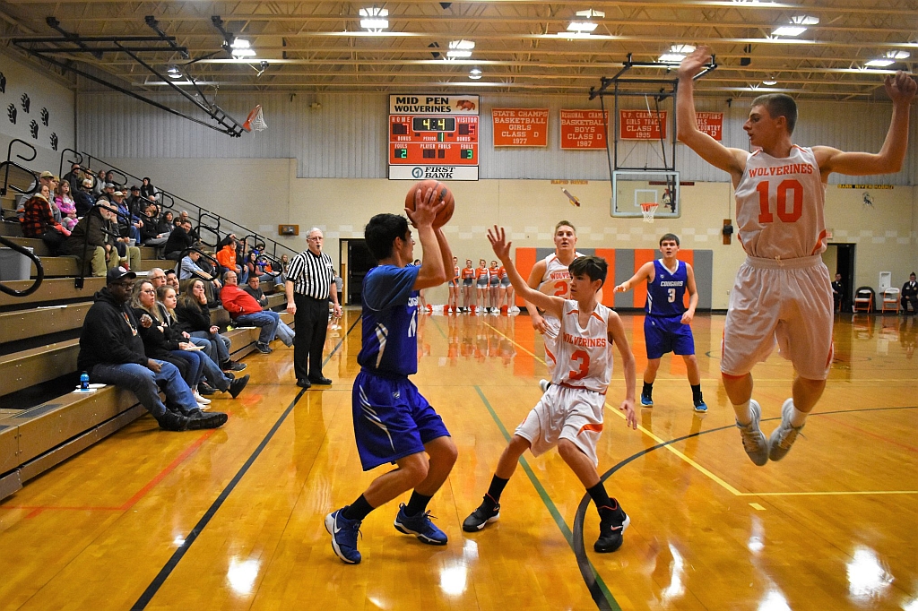 Superior-Central-Cougars-Boys-Basketball-vs-Mid-Pen