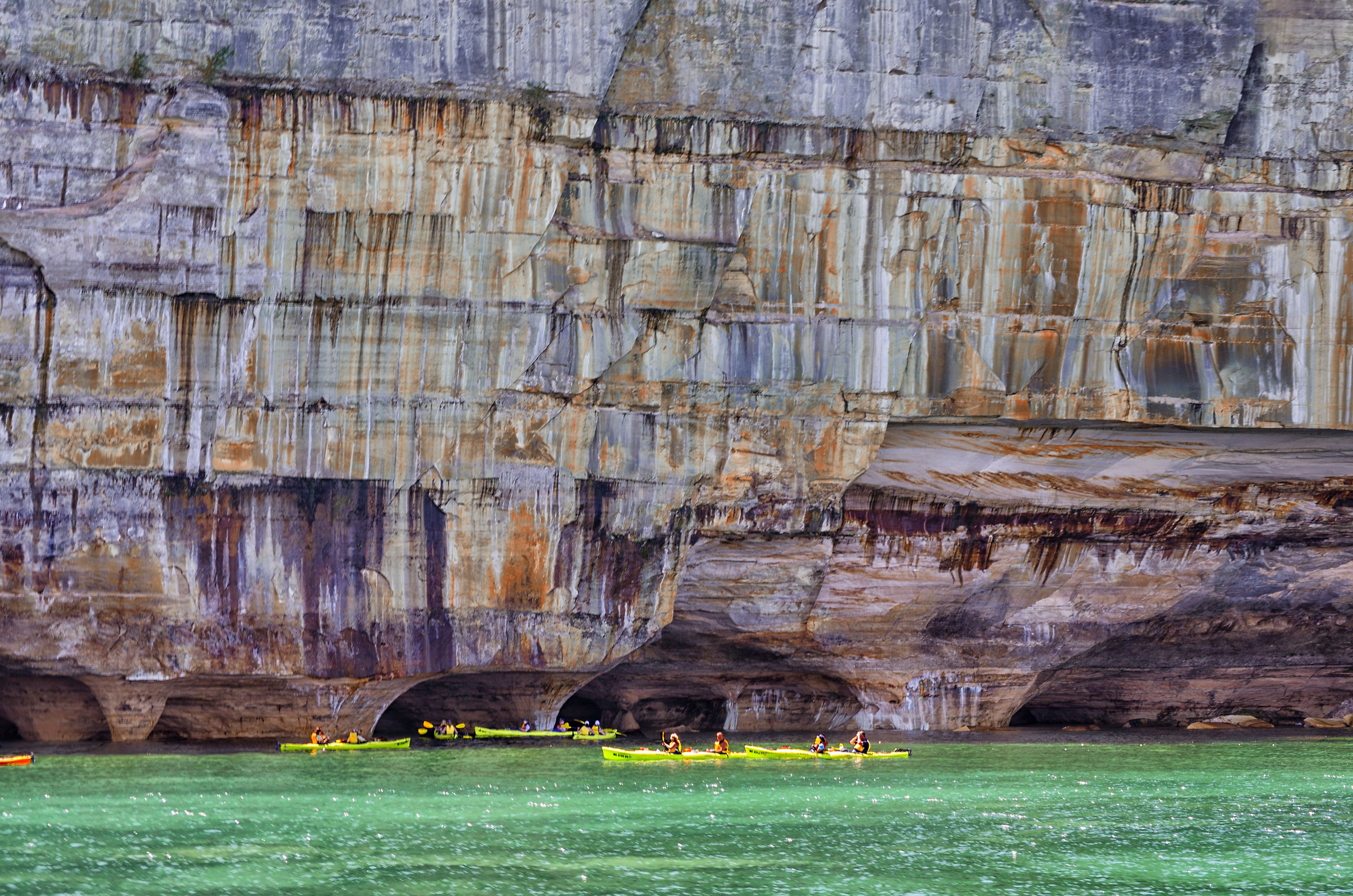Kayaking-Pictured-Rocks-Sea-Caves-on-Painted-Cove-001