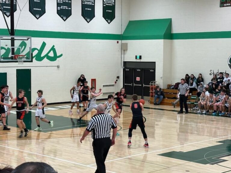 Munising Mustangs top Manistique Emeralds 59-48