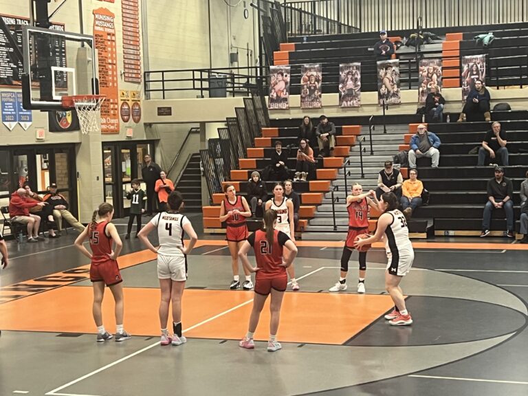 The Mustang girls defeated a determined Forest Park Trojans team tonight 66-44.